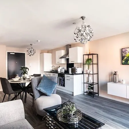 Spacious & Bright 2 Bed Apartment In Manchester-2